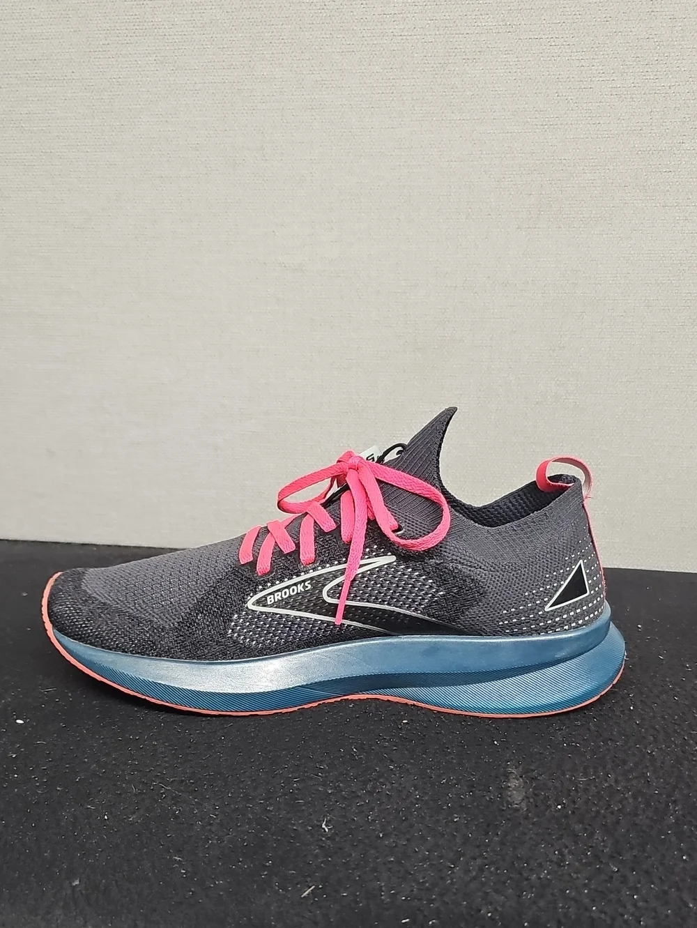BROOKS LEVITATE 5 STEALTH FIT WOMENS SNEAKERS BFPM-06-070 - Picture 5 of 11